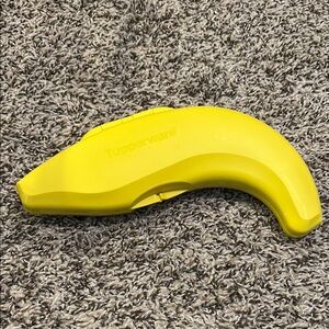 Tupperware Yellow Banana Keeper